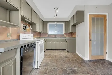 9 Gavin Drive St. Catharines ON L2M 2X4