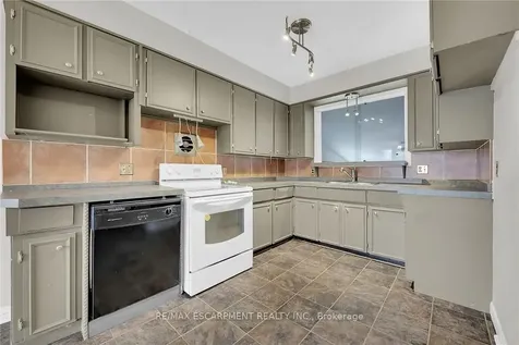 9 Gavin Drive St. Catharines ON L2M 2X4