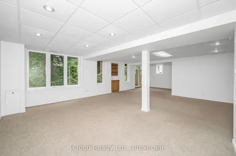 40 Wesleyan Court Hamilton ON L9G 5C7