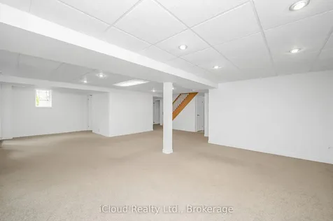 40 Wesleyan Court Hamilton ON L9G 5C7