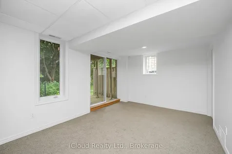 40 Wesleyan Court Hamilton ON L9G 5C7