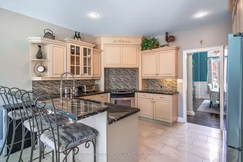 152 Redwood Court Welland ON L3C 7C4