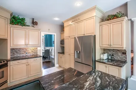 152 Redwood Court Welland ON L3C 7C4