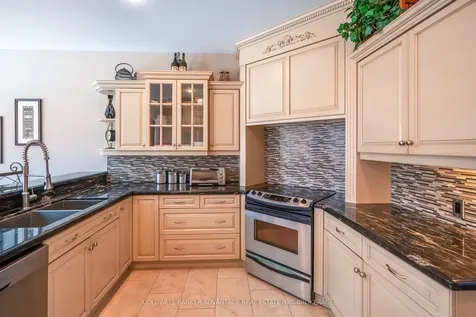 152 Redwood Court Welland ON L3C 7C4