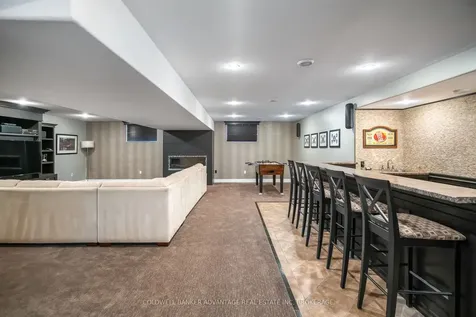 152 Redwood Court Welland ON L3C 7C4