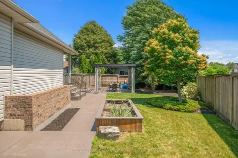 152 Redwood Court Welland ON L3C 7C4