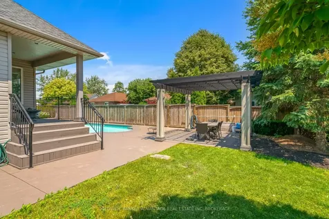152 Redwood Court Welland ON L3C 7C4