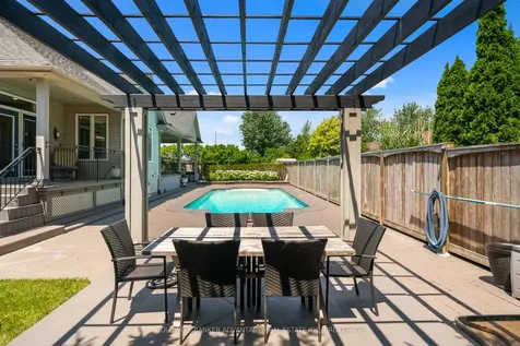152 Redwood Court Welland ON L3C 7C4