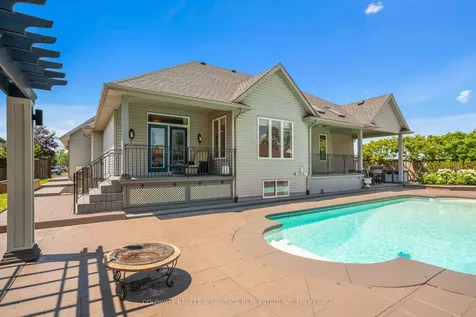 152 Redwood Court Welland ON L3C 7C4