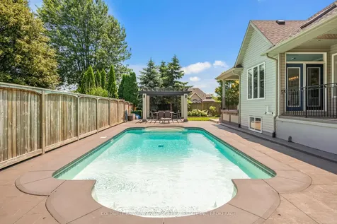 152 Redwood Court Welland ON L3C 7C4
