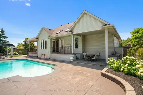 152 Redwood Court Welland ON L3C 7C4