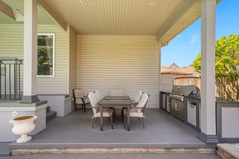 152 Redwood Court Welland ON L3C 7C4