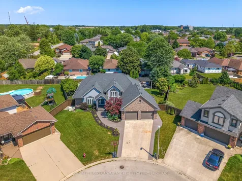 152 Redwood Court Welland ON L3C 7C4