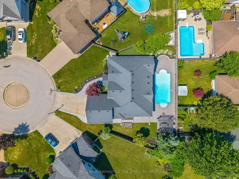 152 Redwood Court Welland ON L3C 7C4