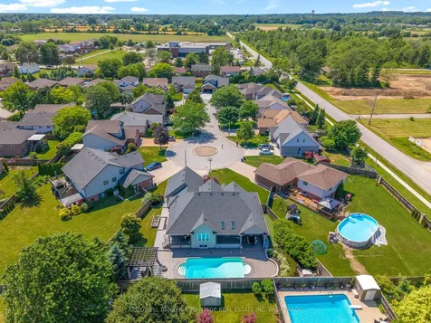 152 Redwood Court Welland ON L3C 7C4