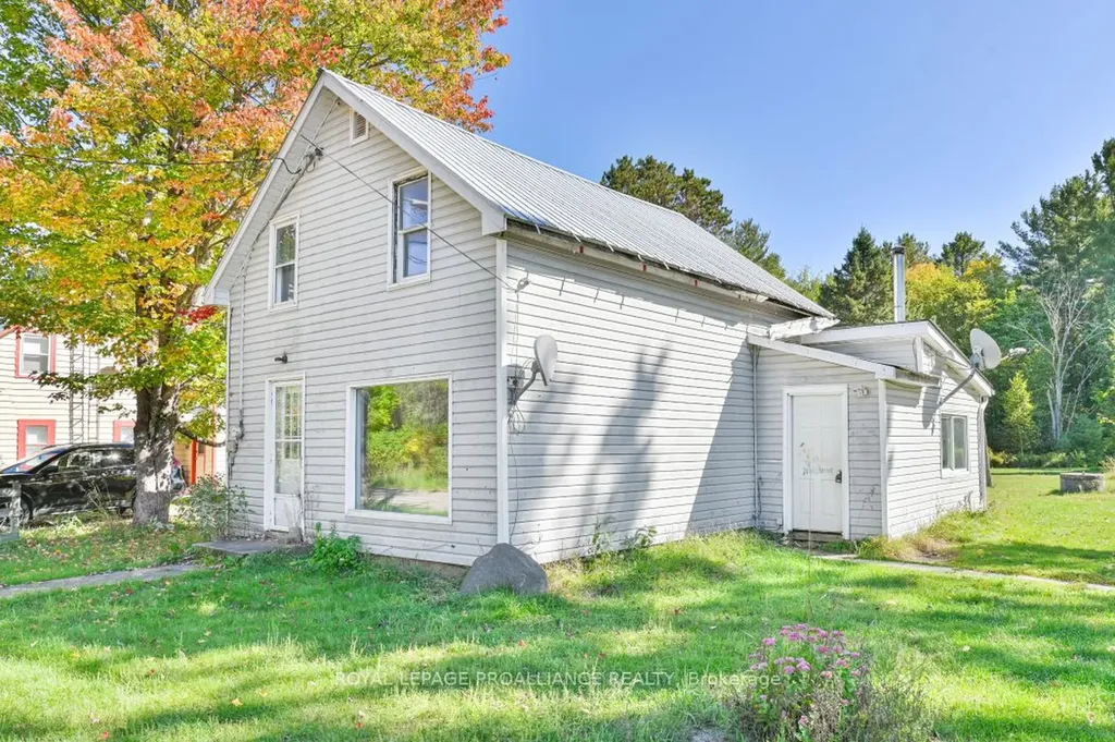 16 Glastonbury Road Addington Highlands ON K0H 2G0