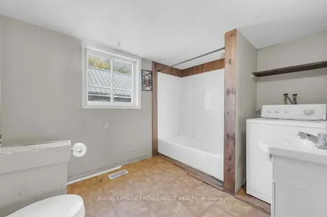 16 Glastonbury Road Addington Highlands ON K0H 2G0