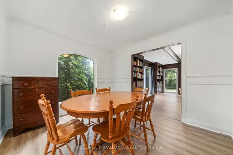 27 Forest Hill Crescent Belleville ON K8N 4M4