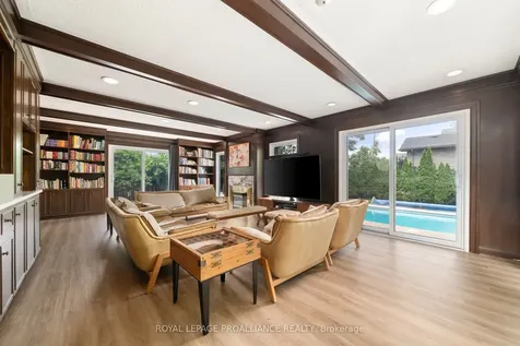 27 Forest Hill Crescent Belleville ON K8N 4M4