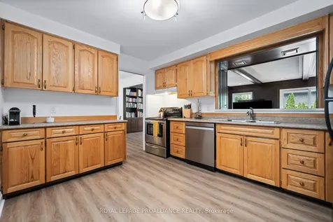 27 Forest Hill Crescent Belleville ON K8N 4M4