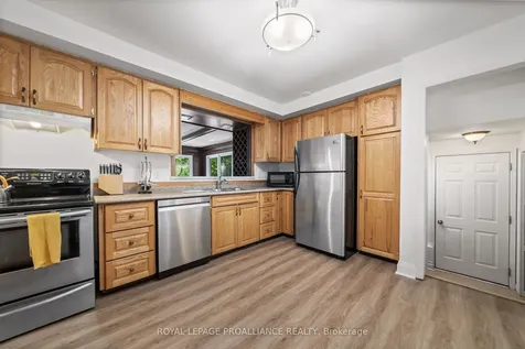 27 Forest Hill Crescent Belleville ON K8N 4M4