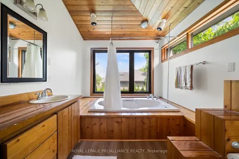 27 Forest Hill Crescent Belleville ON K8N 4M4