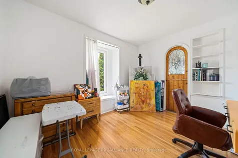 27 Forest Hill Crescent Belleville ON K8N 4M4