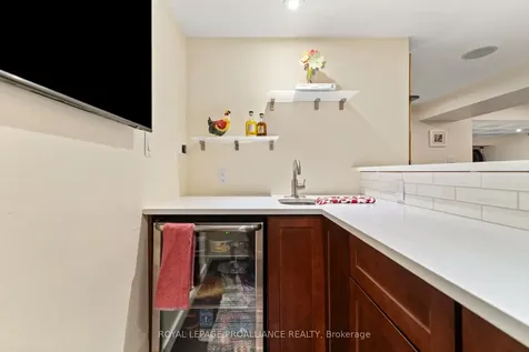 27 Forest Hill Crescent Belleville ON K8N 4M4