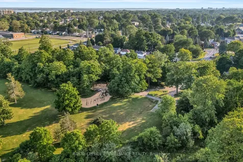 27 Forest Hill Crescent Belleville ON K8N 4M4