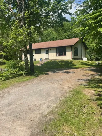 1044 Ashley Lane Bracebridge ON P1L 1X1