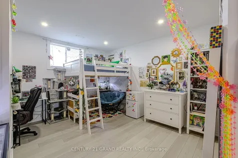 18 Bannister Street Brant ON N0E 1L0