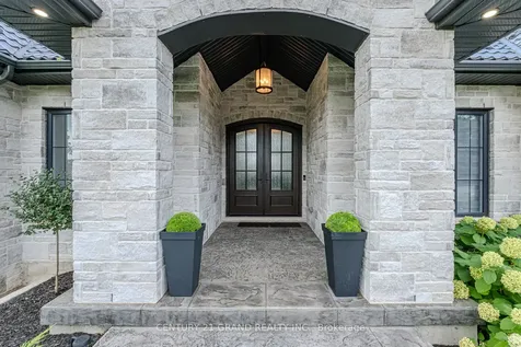 18 Bannister Street Brant ON N0E 1L0