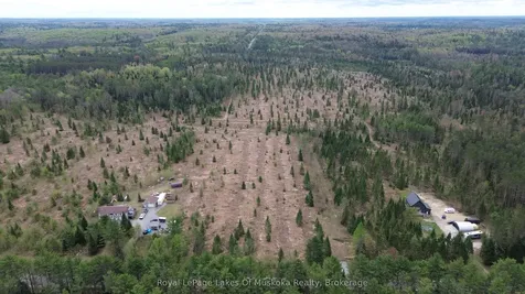 395 Stephenson 1 Road E Bracebridge ON P0B 1L0