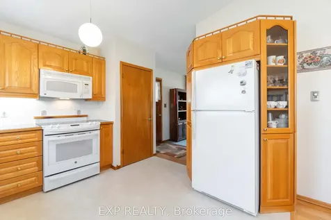 5 Fairway Crescent Brockville ON K6V 3V1