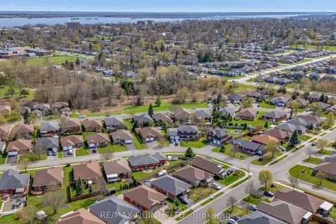 20 Oak Ridge Boulevard Belleville ON K8N 5W1