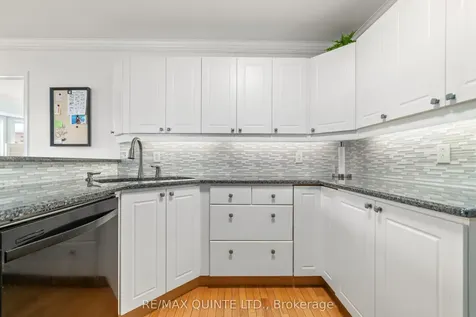 20 Oak Ridge Boulevard Belleville ON K8N 5W1