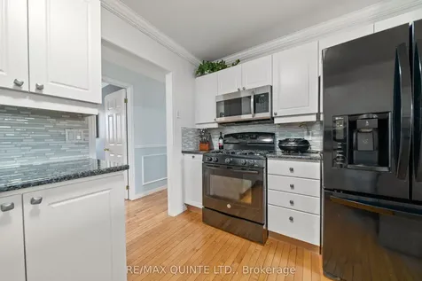 20 Oak Ridge Boulevard Belleville ON K8N 5W1