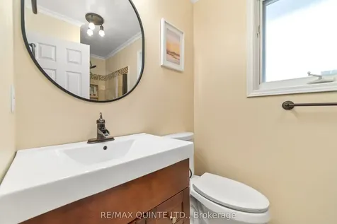 20 Oak Ridge Boulevard Belleville ON K8N 5W1