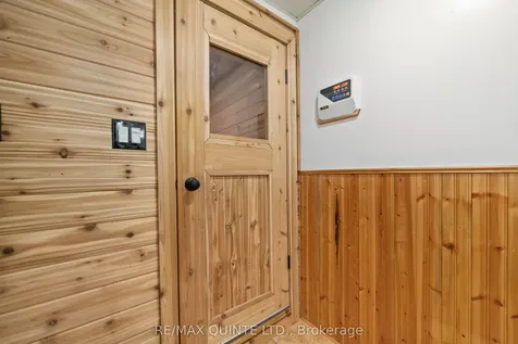 20 Oak Ridge Boulevard Belleville ON K8N 5W1