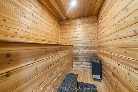 20 Oak Ridge Boulevard Belleville ON K8N 5W1