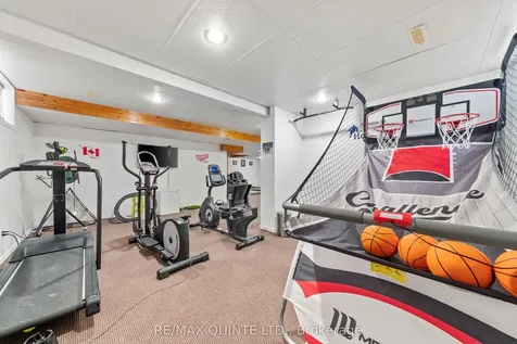 20 Oak Ridge Boulevard Belleville ON K8N 5W1