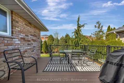 20 Oak Ridge Boulevard Belleville ON K8N 5W1