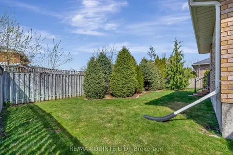 20 Oak Ridge Boulevard Belleville ON K8N 5W1