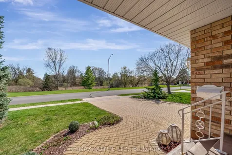 20 Oak Ridge Boulevard Belleville ON K8N 5W1