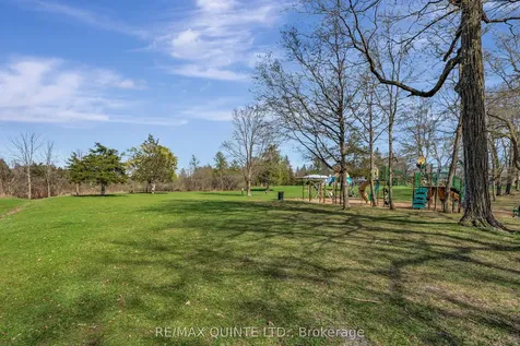 20 Oak Ridge Boulevard Belleville ON K8N 5W1