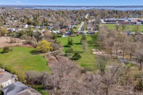 20 Oak Ridge Boulevard Belleville ON K8N 5W1