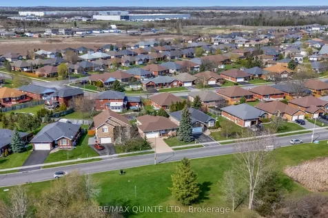 20 Oak Ridge Boulevard Belleville ON K8N 5W1