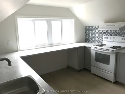 91 Bridge Street W Belleville ON K8P 1J4