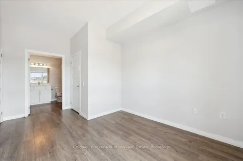 35 Kingsbury Square Guelph ON N1L 0J4