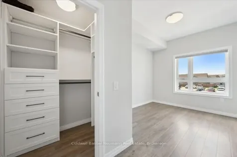 35 Kingsbury Square Guelph ON N1L 0J4
